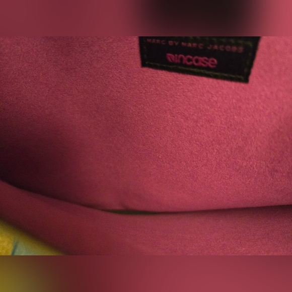 MARC BY MARC JACOBS LIPS IPAD PROTECTIVE SLEEVE MINI PURSE CLUTCH COMPUTER CASE - Picture 4 of 4